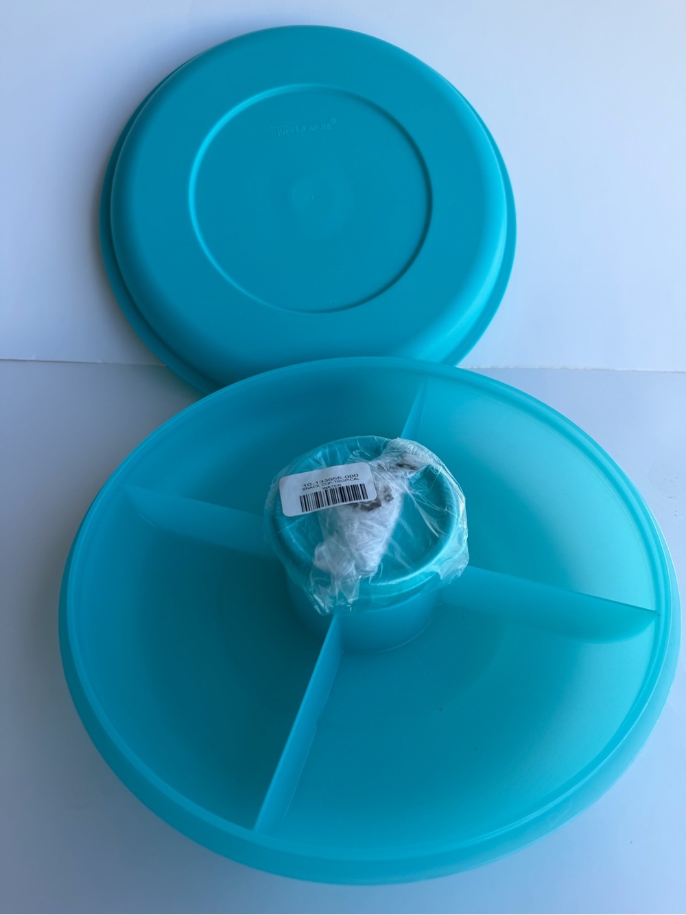 NEW Tupperware Vintage Junior Serving Center Set - Seafoam